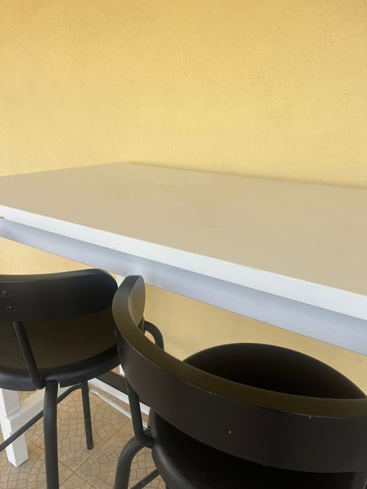 Conjunto Ikea Mesa e Cadeiras Altas