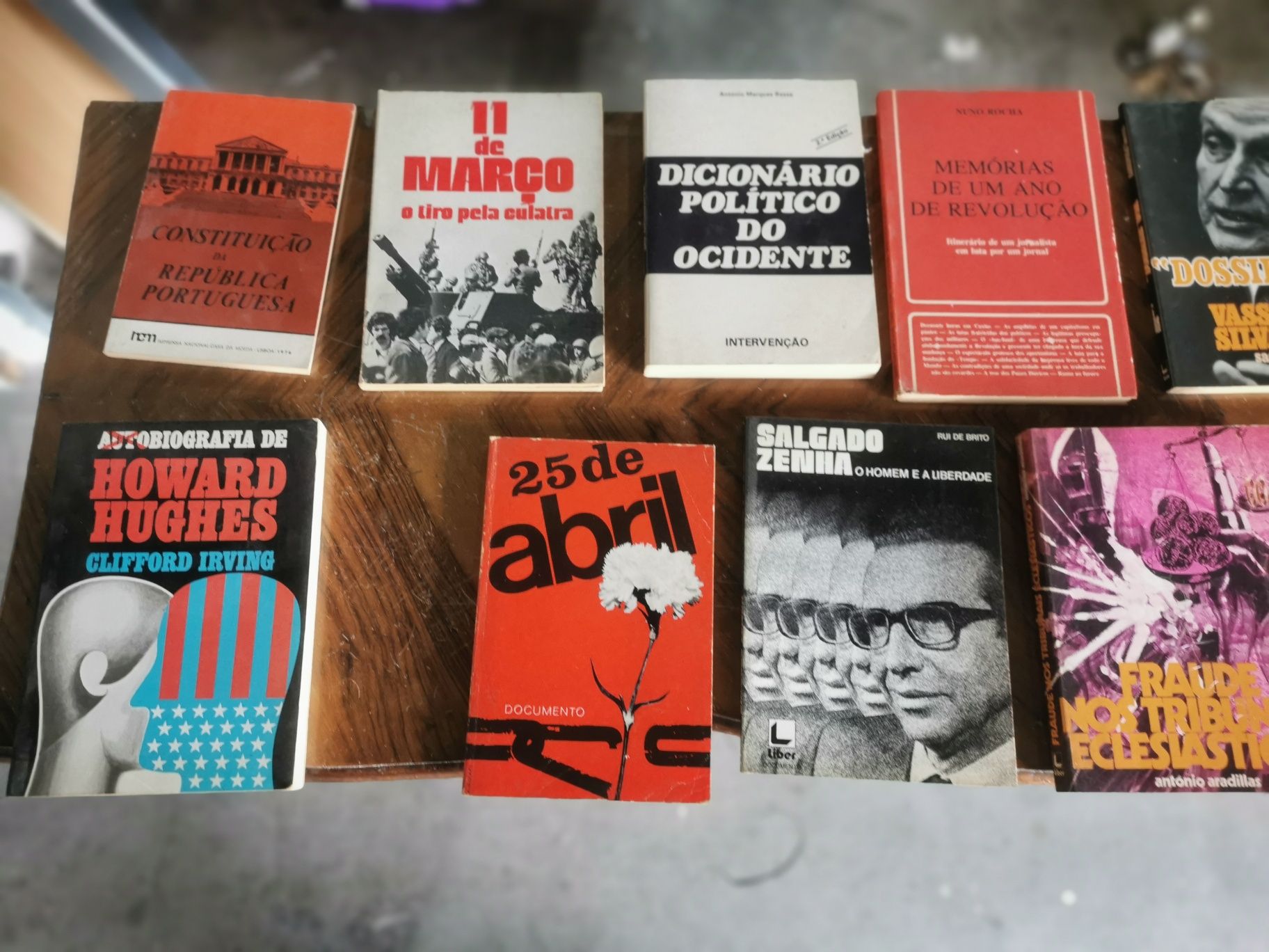 Livros políticos do regime e pós 25 de abril 1974