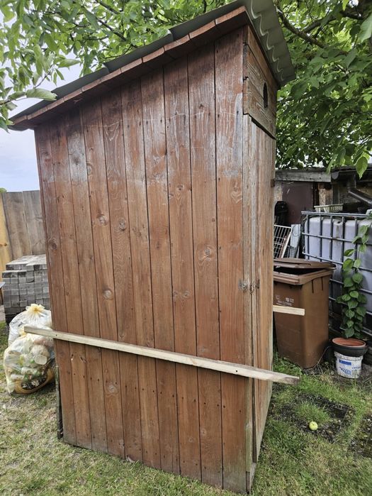 drewniania toaleta przenosna