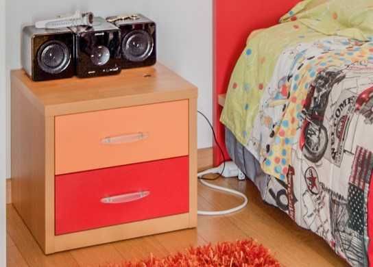 Cama juvenil + colchão + mesa de cabeçeira