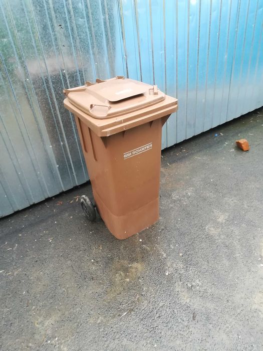 Używane pojemniki na odpady 80l brąz niemieckie kosze na śmieci
