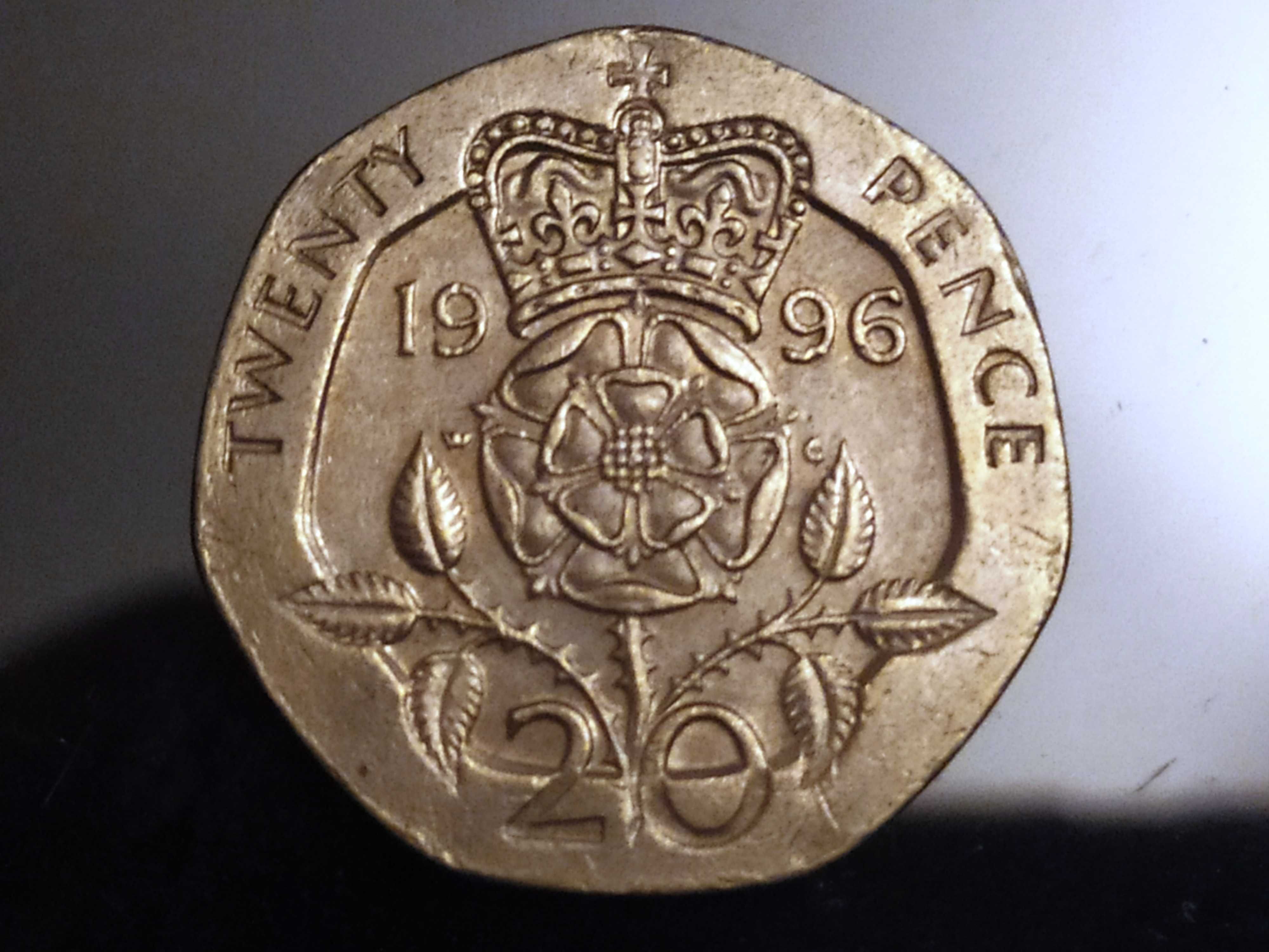 монеты 20, 5 пенсов Англия Великобритания