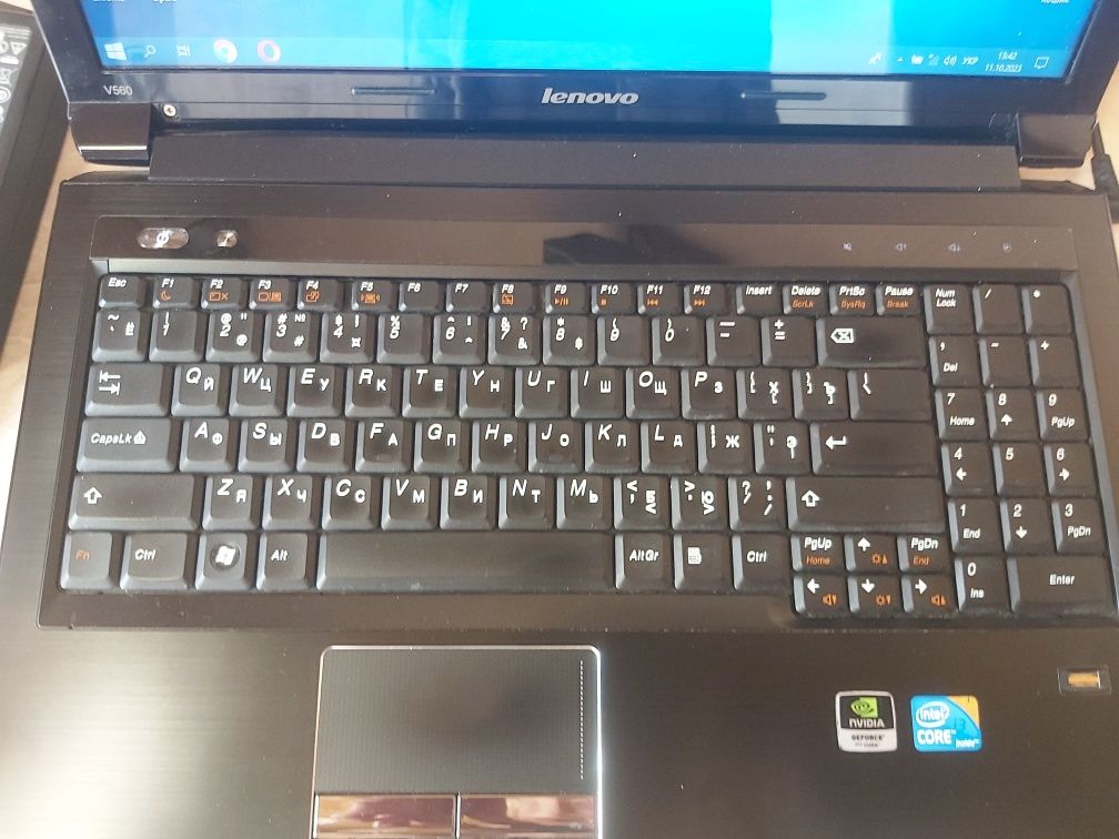 Ноутбук Lenovo v 560