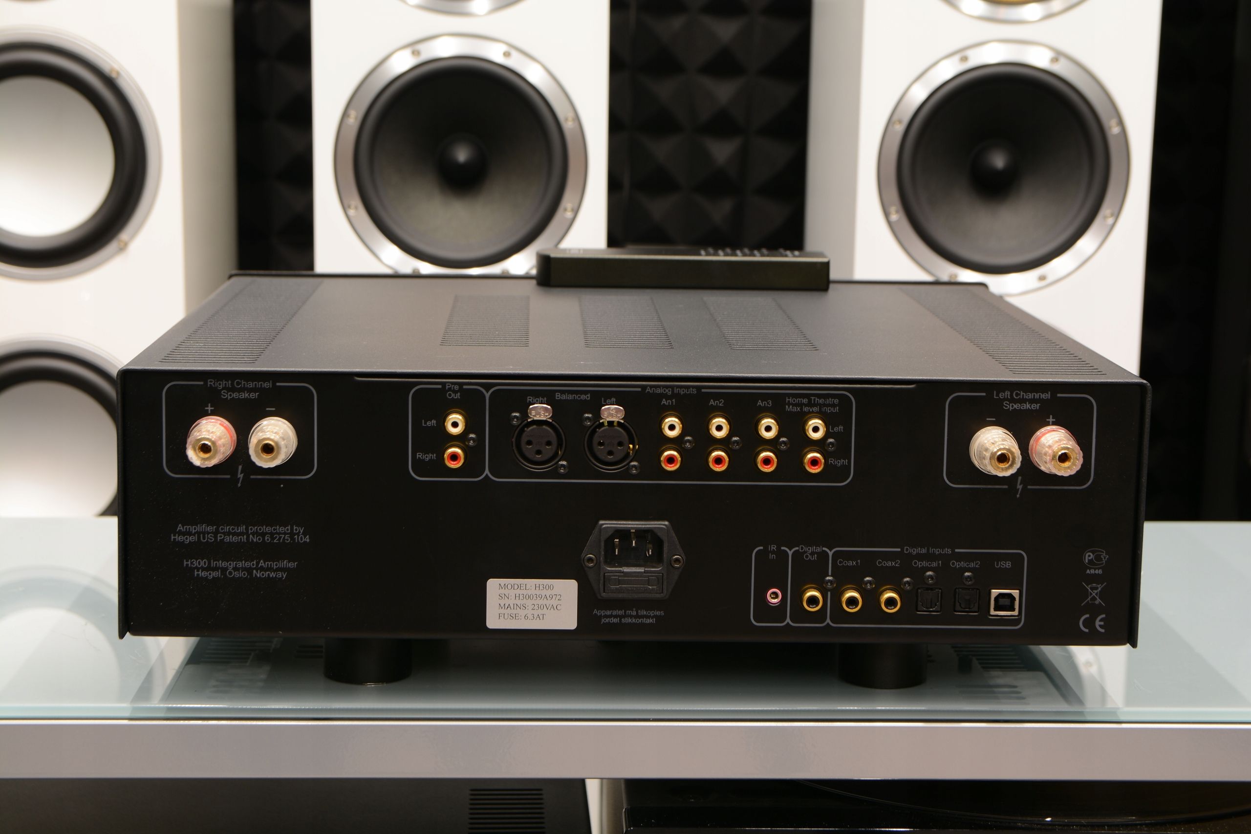 Zadbany wzmacniacz stereo Hegel H300 z DAC USB XLR 2x 430W 4 Ohm