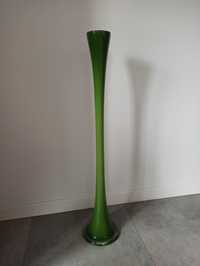 Długi, szklany, zielony wazon