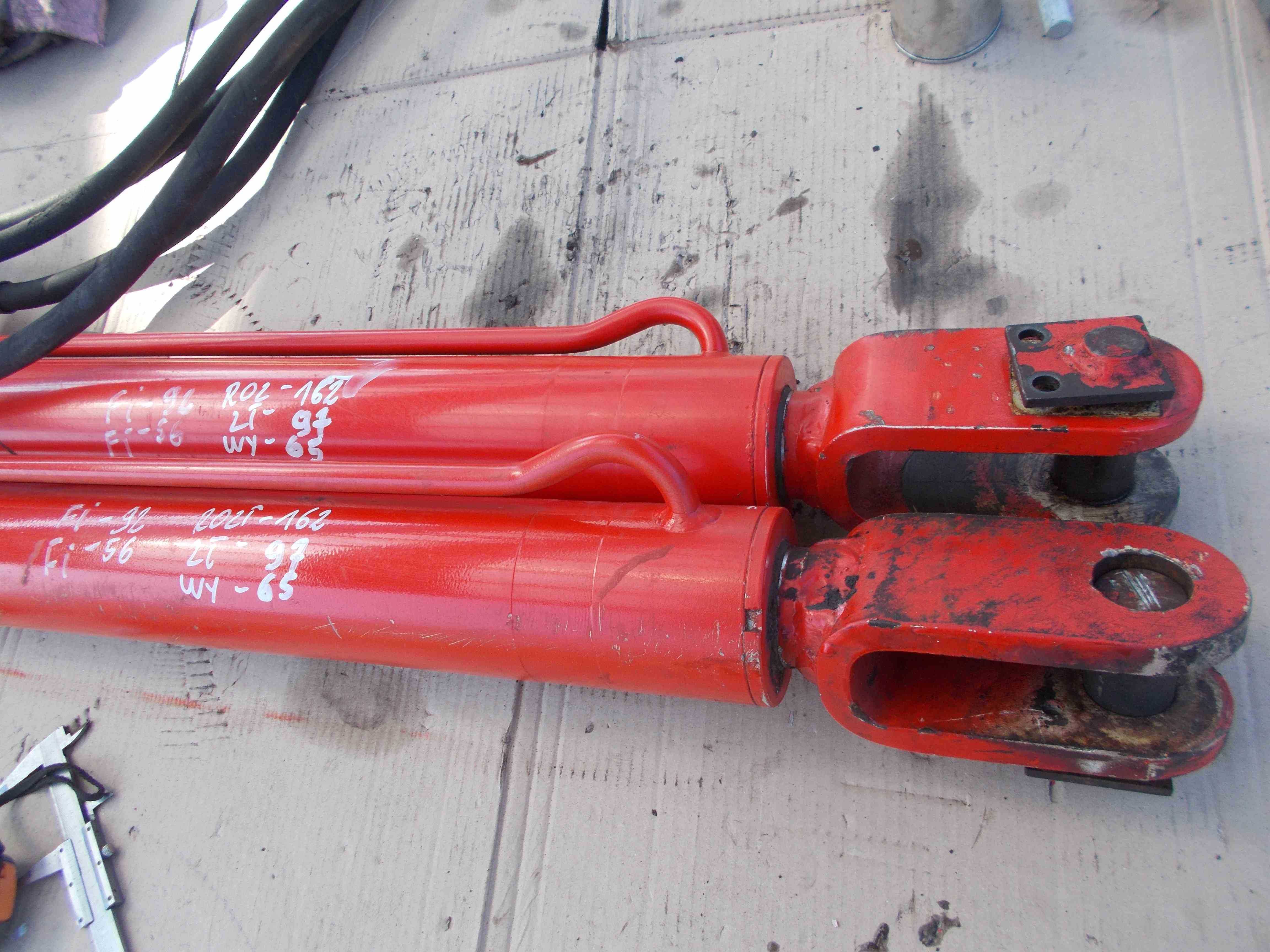 Siłownik hydrauliczny dwustronnego działania 162cm rozłożony