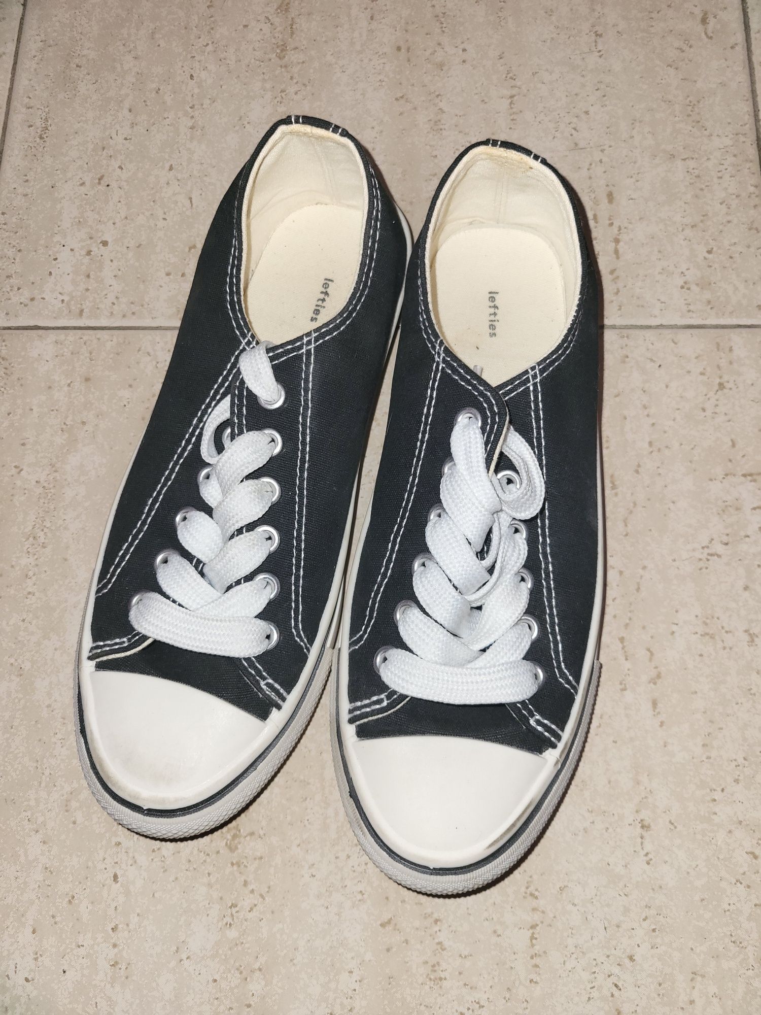 Tênis pretos n 36