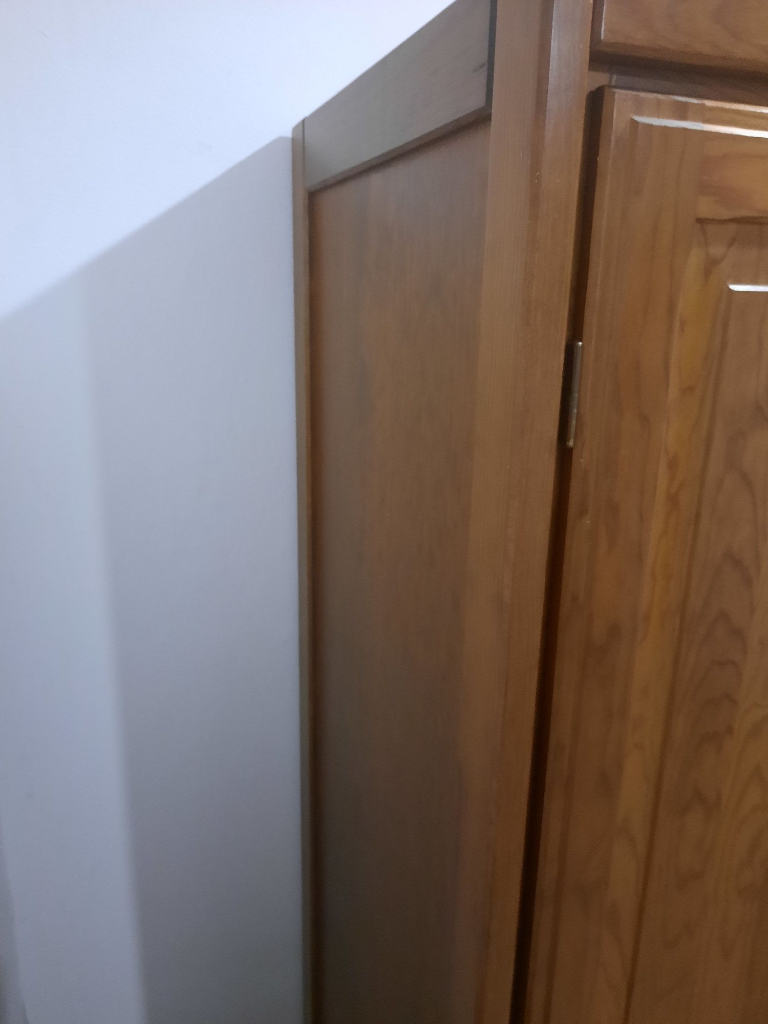 Vendo roupeiro de 3 portas
