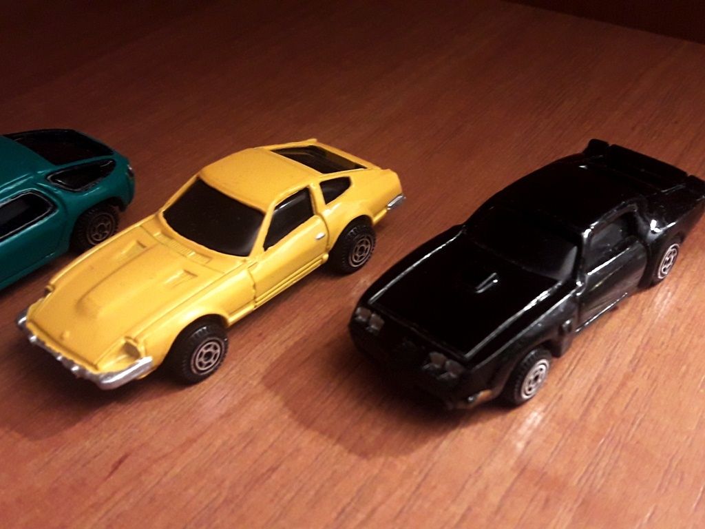 Resoraki modele skala Pontiac Datsun Mazda Porsche PRL