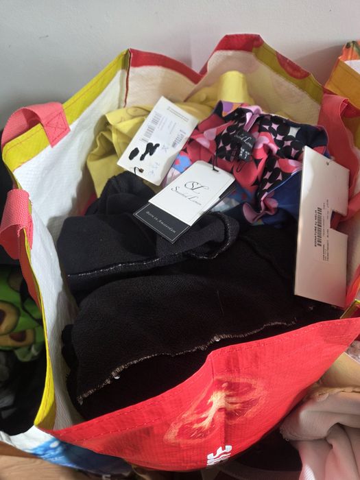 Sacos com roupas novas 38, 40, 42