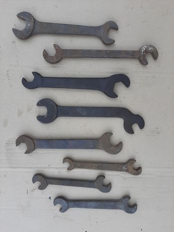 Stare zabytkowe narzędzia-klucze