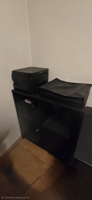 Secretaria e móvel de arrumação ikea