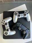 PlayStation 4 Slim + 3 pady + FIFA 21 & FIFA 23 – bardzo dobry stan