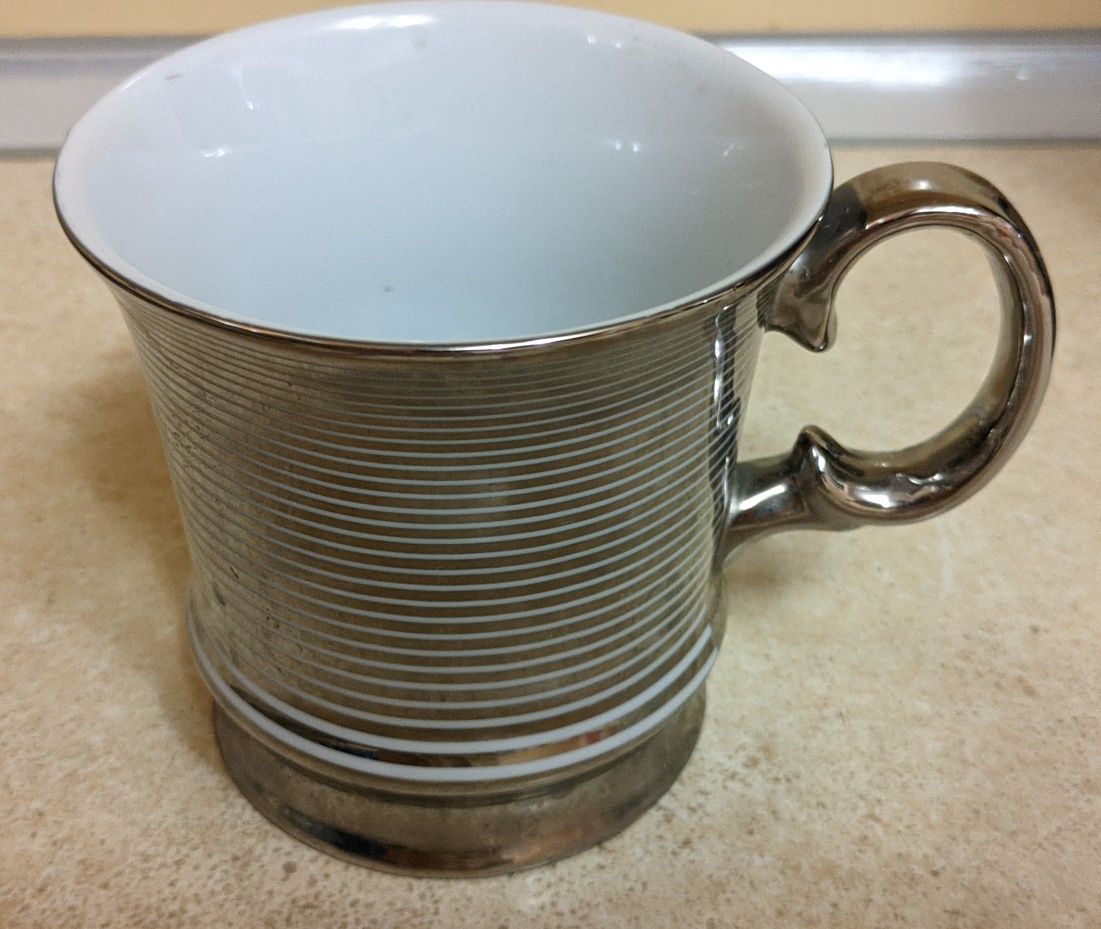 Стильная чашка с ложкой Bona Di Creative Ceramics, объём 325 мл.