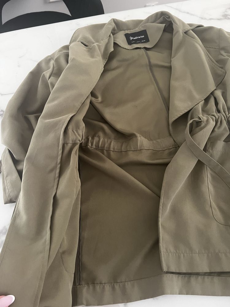 Narzutka na wiosnę Khaki Stradivarius r S