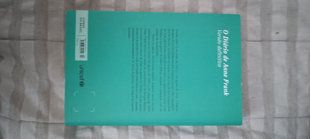 Livro o diário de Anne Frank e Uma história de amor e trevas