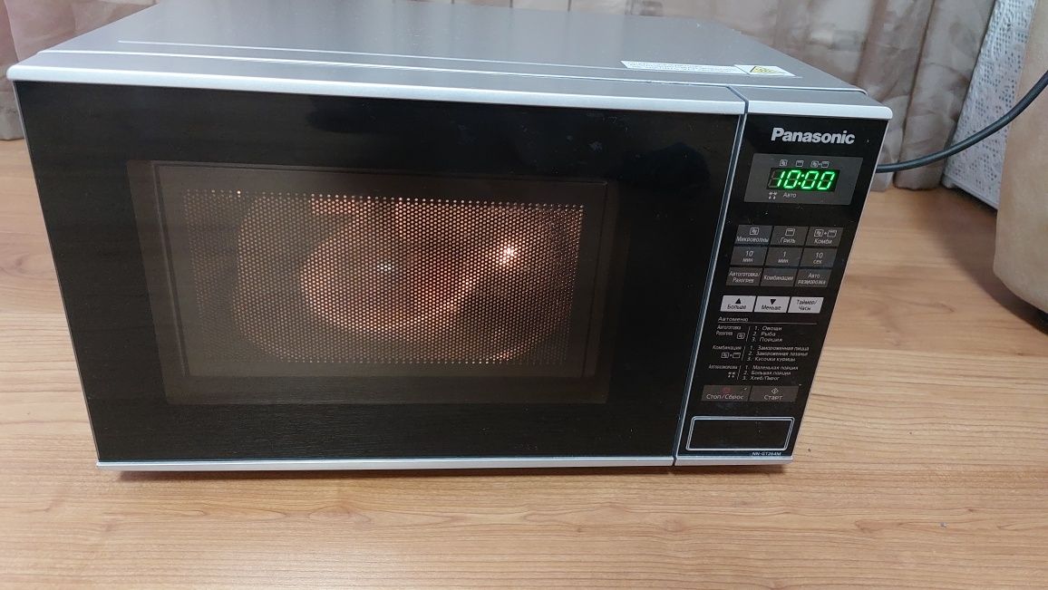 Продам микровалновую печь Panasonic NN-GT264MZPE