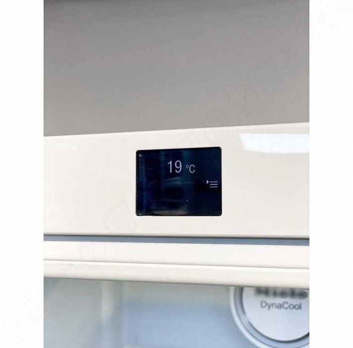 Холодильник MIele KFN 29042 green Зелено скло - зеленое стекло