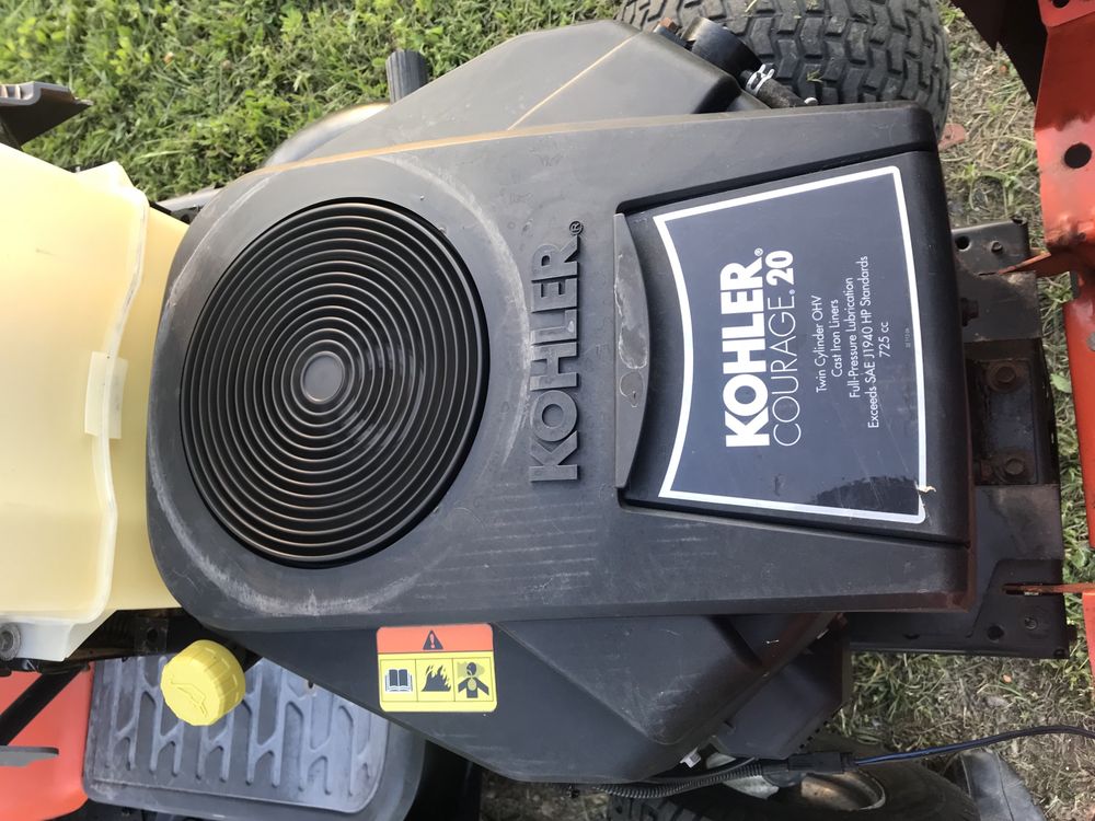 Kosiarka traktorek Husqvarna CTH200 Twin Kohler 20hp 725 cc