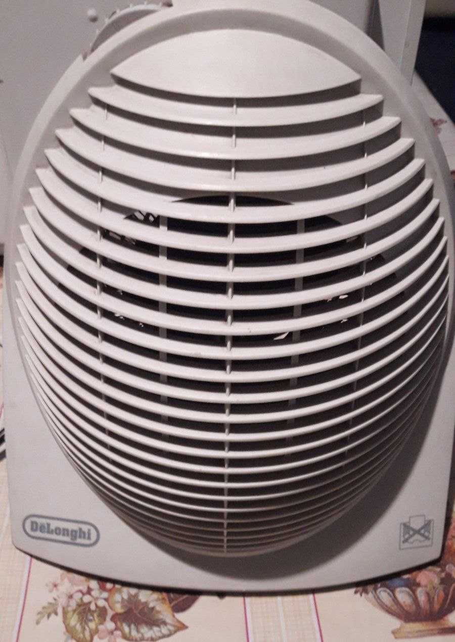 Тепловентилятор "Delonghi".