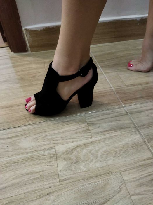 Босоножки замшевые.Новые.