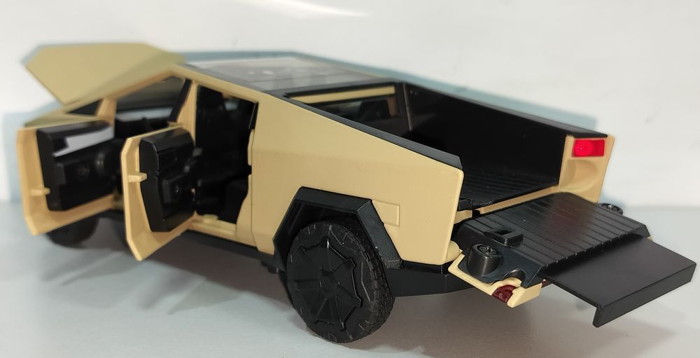 Tesla Cybertruck модель 1:28  ТМ АвтоЕксперт металлическая звук свет