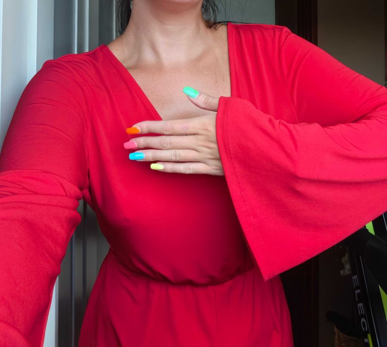 Czerwony krótki kombinezon