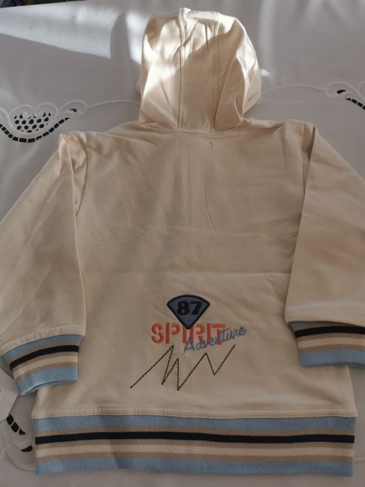 Nowa bluza z kapturem firmy WÓJCIK rozm.104