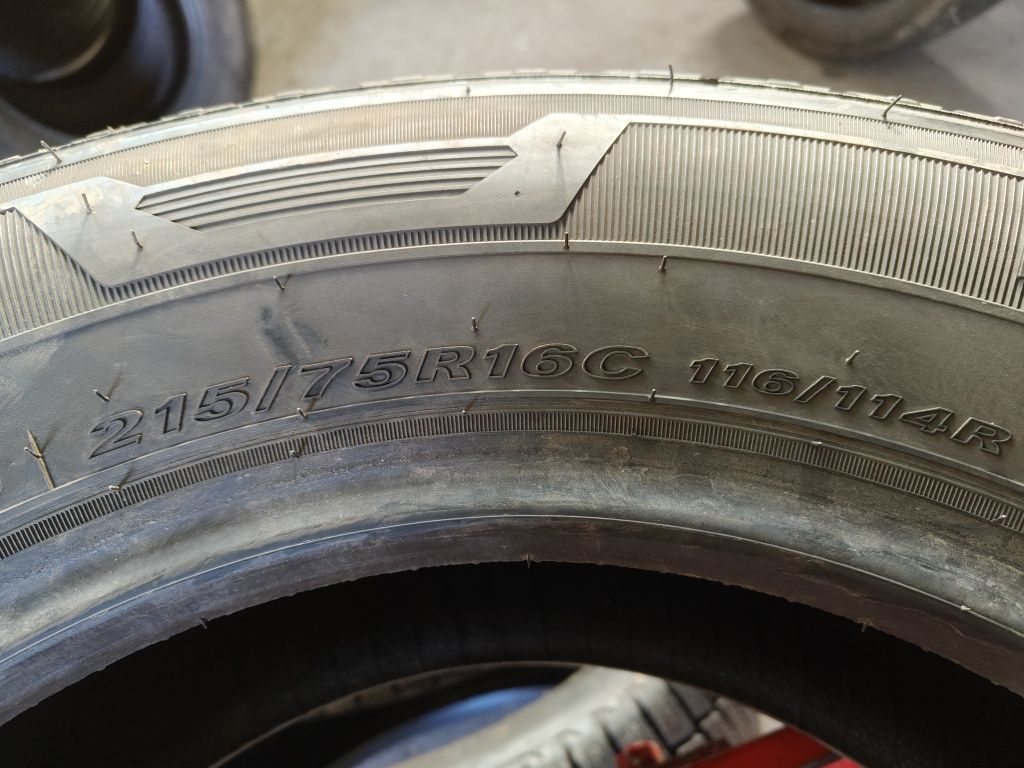215/75R16C 116/114 R Nexen Roadian CT8