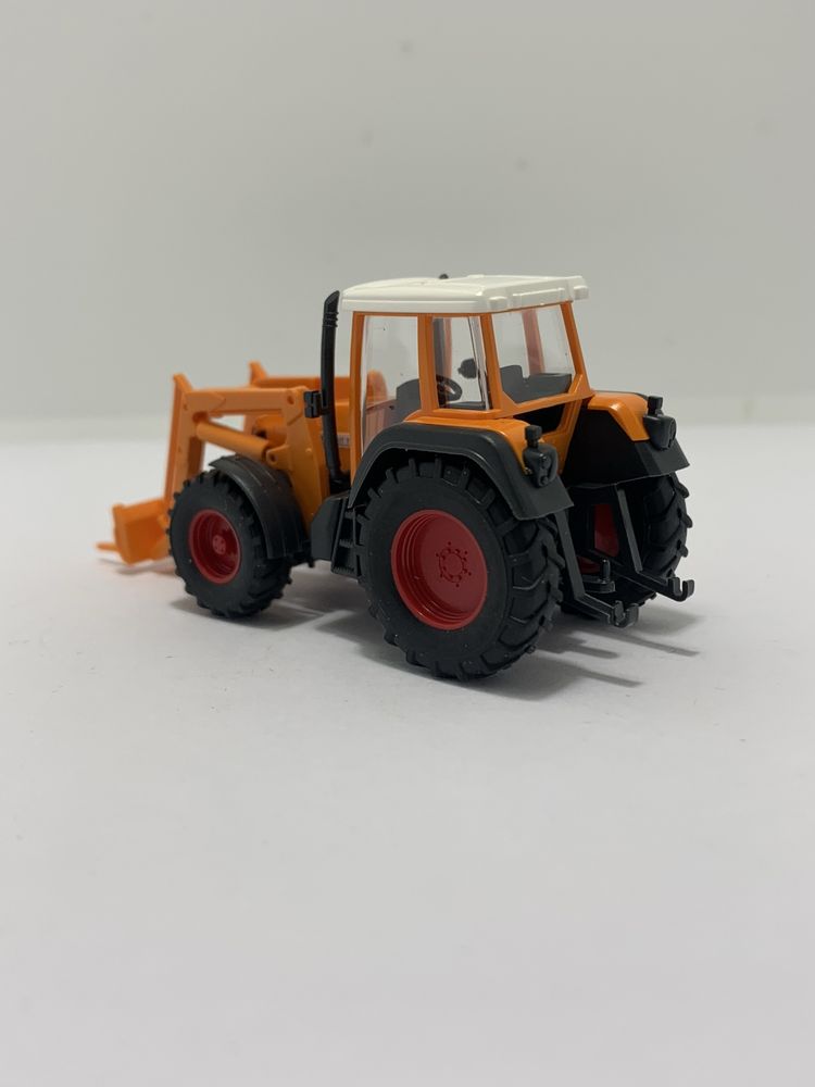 Tractor Fendt Favorit da Wiking escala 1/87