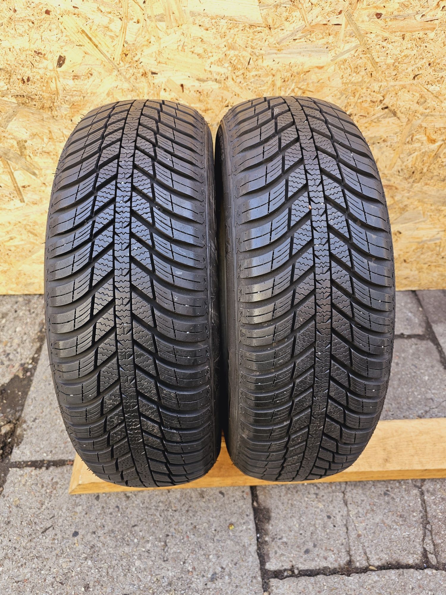 Jak Nowe!! 8mm. 185/65 r15 Nexen N Blue 4Season. 3518