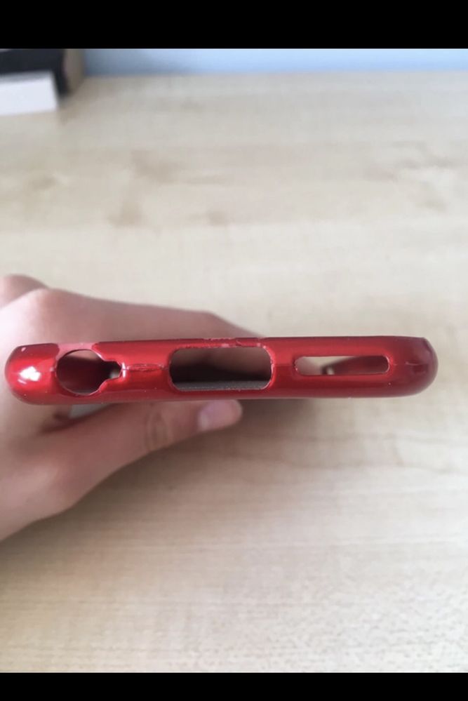 Czerwony case na iPhone 6s