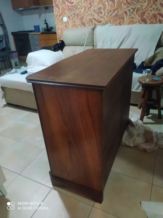 Comoda estilo antigo