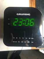 Rádio Relógio GRUNDIG