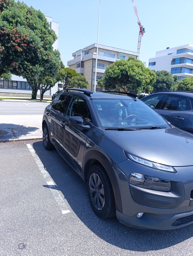 Carro bonito e pratico