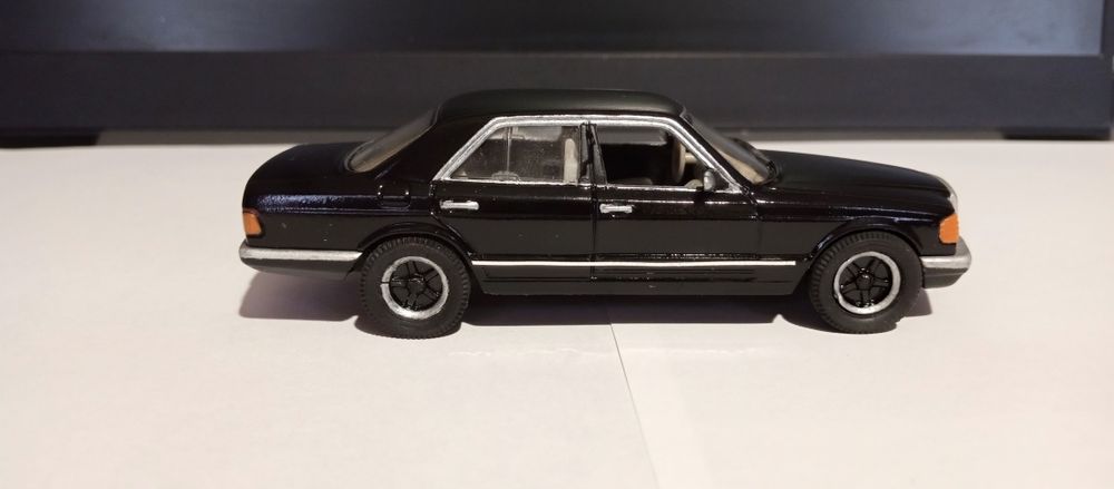 Mercedes 280se w126 Norev 1:43