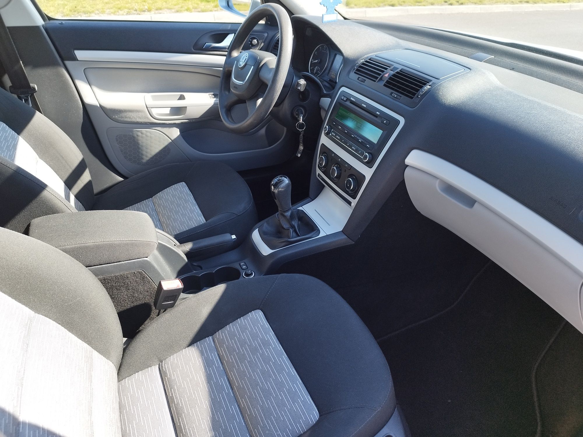 Octavia 2 kombi Ambiente 1.6 Mpi 102km - ładny stan