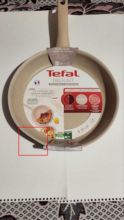 Сковорода Tefal Delight 28 см з маленьким дефектом