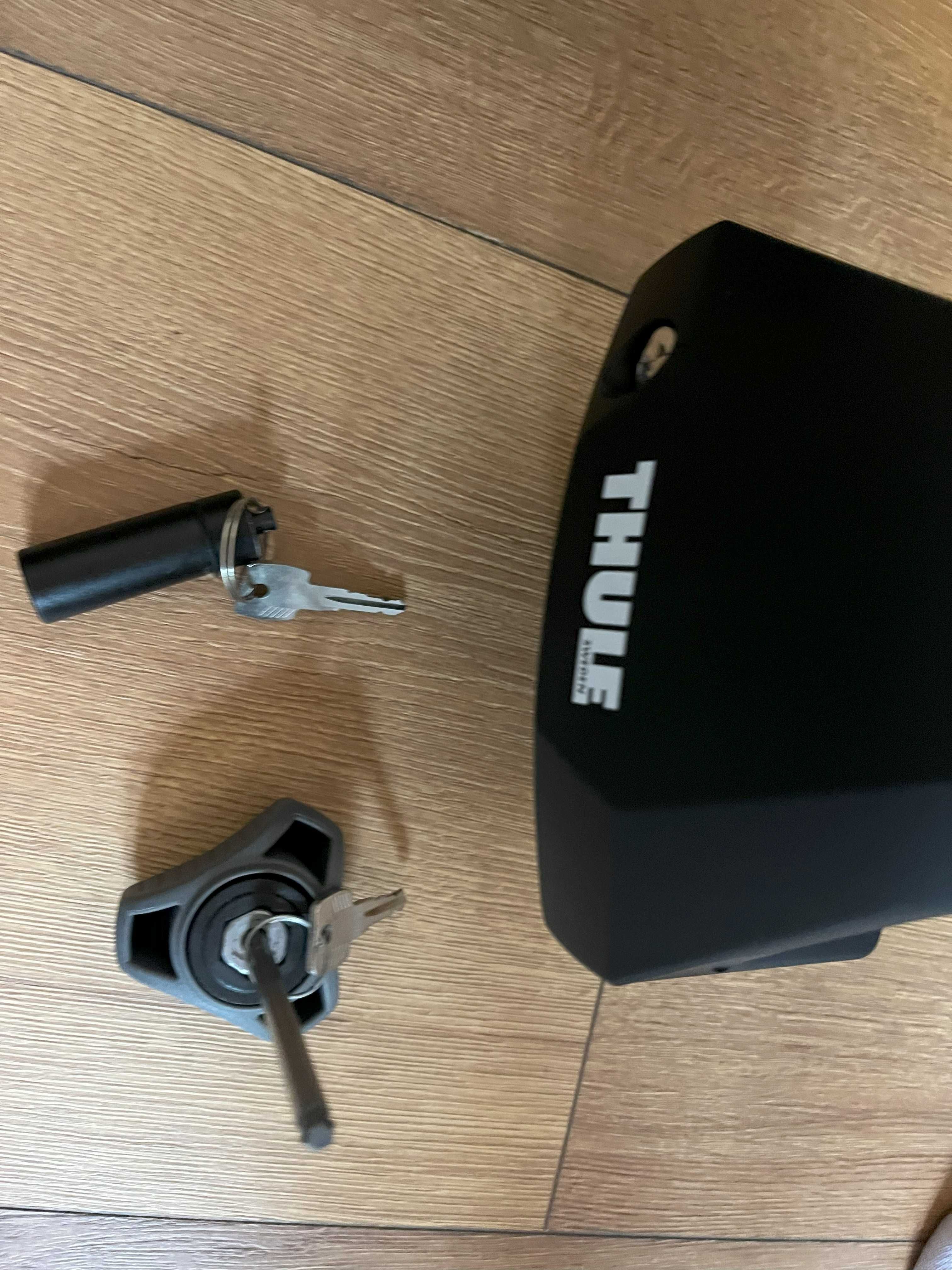 THULE Wingbar Edge Clamp Black | Skoda Octavia IV Hatchback 2021 belki