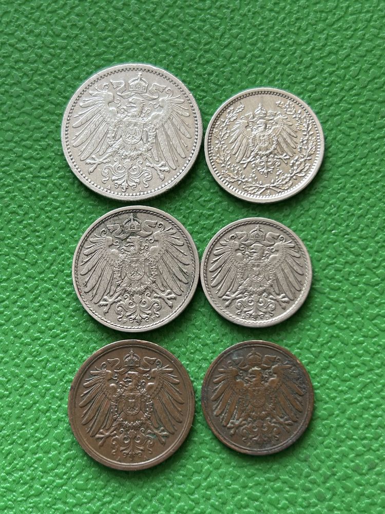 Срібні монети.