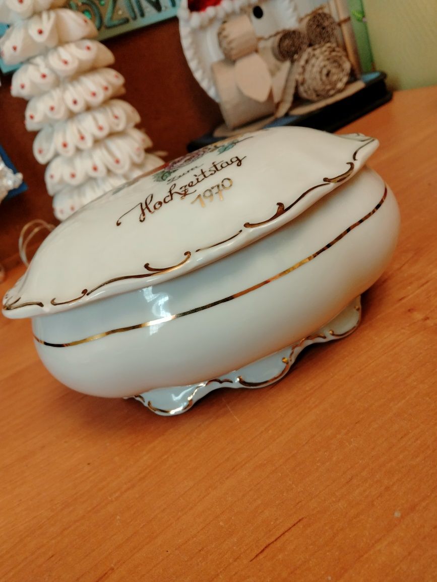 Szkatułka porcelanowa