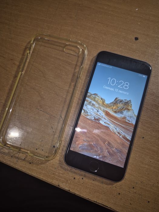 IPhone SE в гарному стані