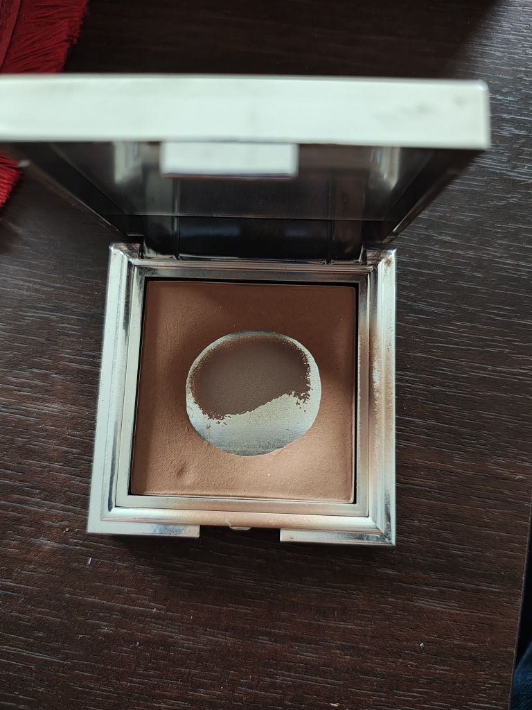 Nikola Maluje bronzer na sucho