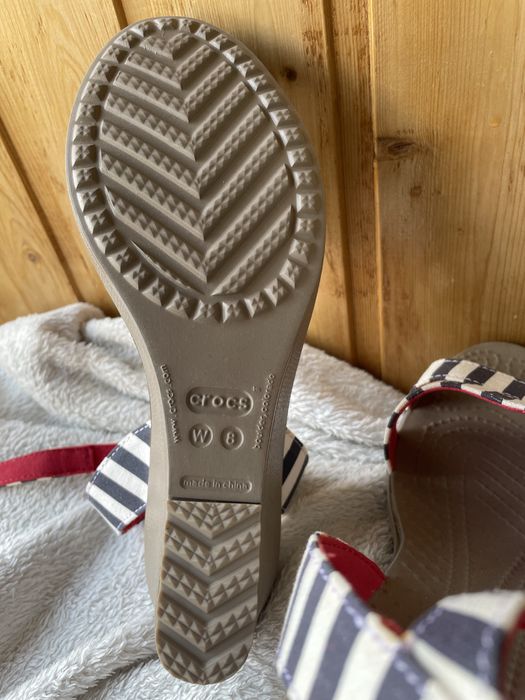 Нові босоніжки Crocs 38 розмір