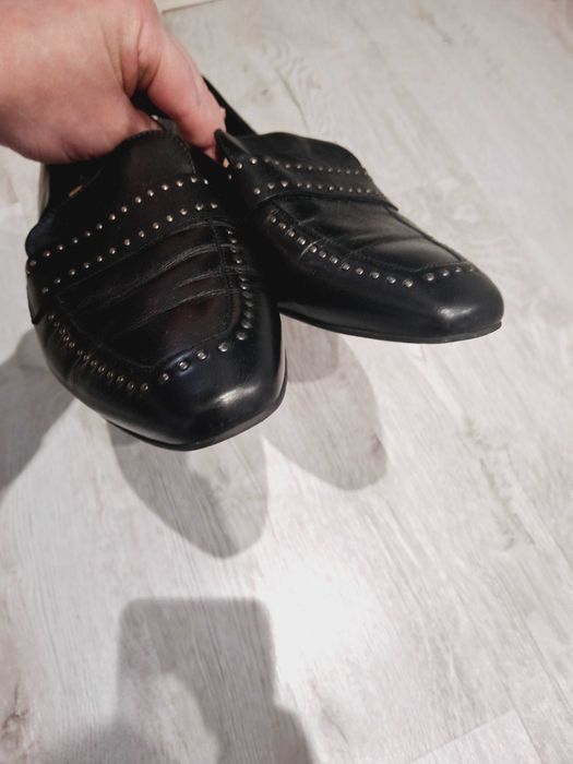 Gino Rossi czarne skorzane damskie mokasyny polbuty na jesień 39