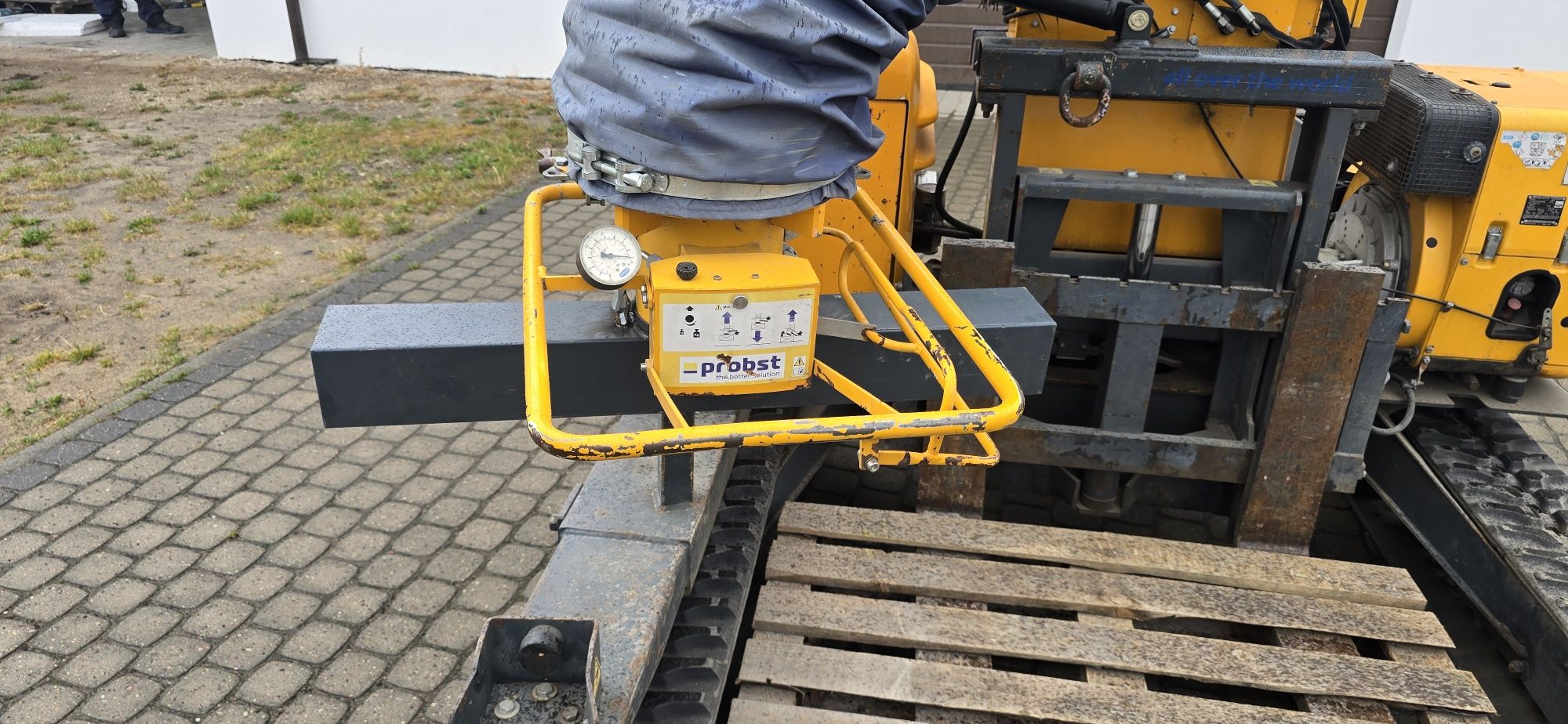 Układarka krawężników, płyt Probst tm 150 transmobil