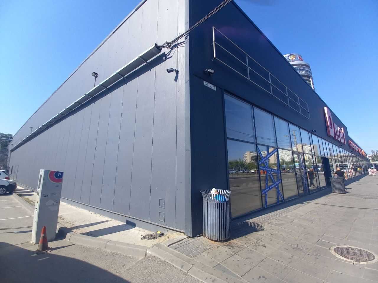 Помещение в центре, красная линия 1400 м2