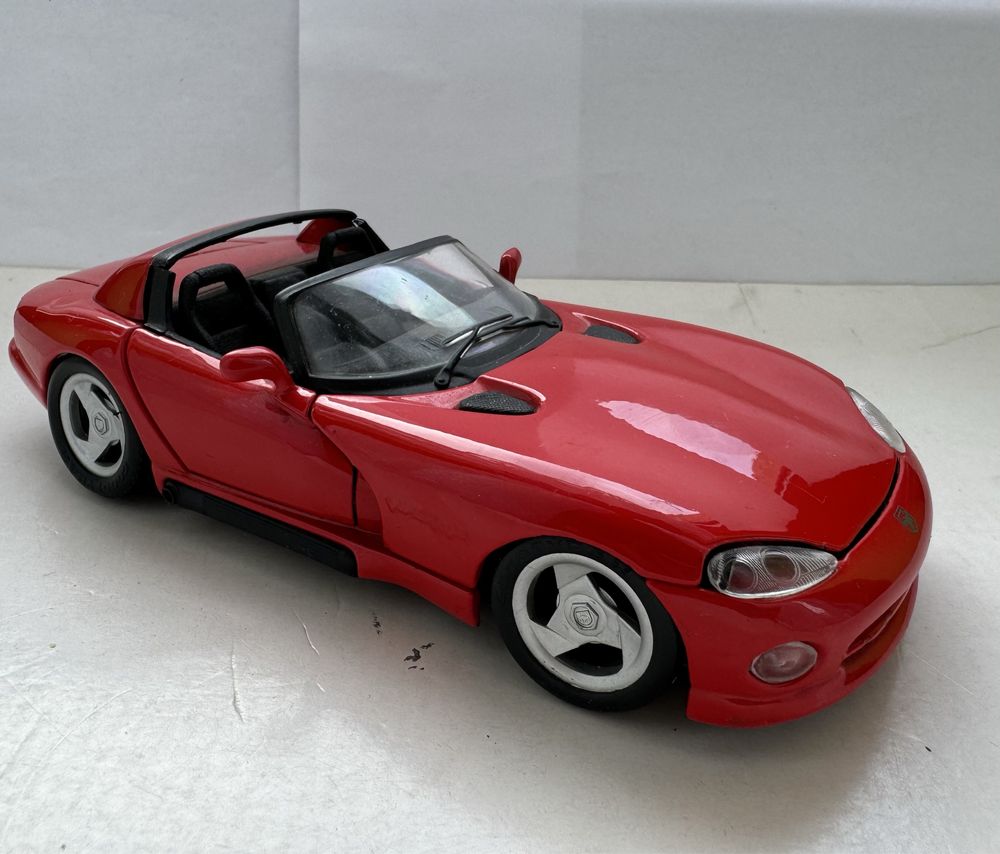 Model samochodu w skali 1:24 Dodge Viper Maisto Bburago