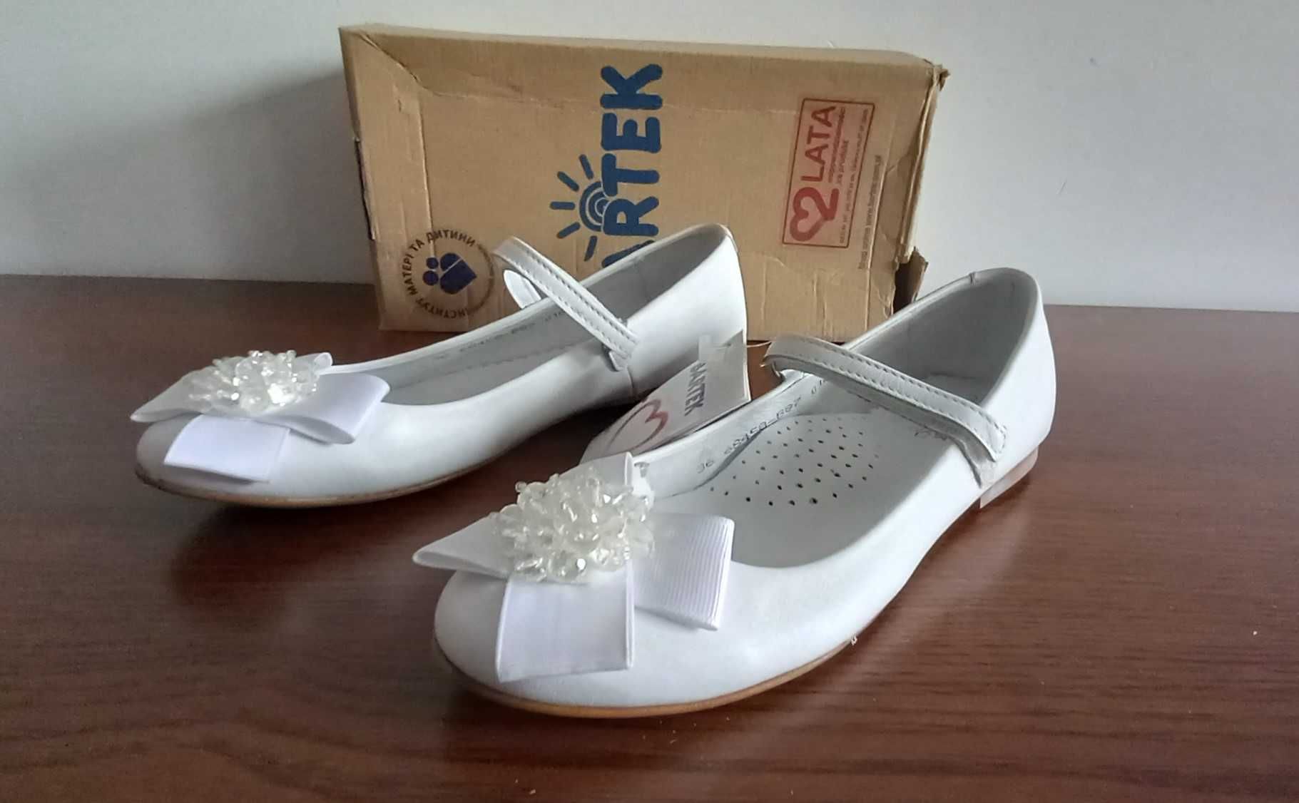 Buty na komunię Baleriny Bartek Czółenka Białe