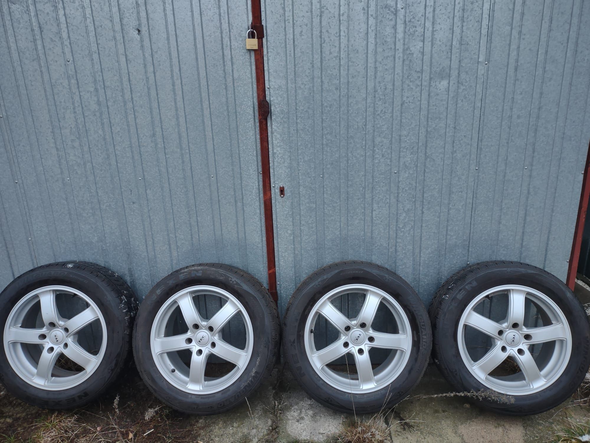 Komplet kół 225/55 R17 na aluminiowych felgach TEC